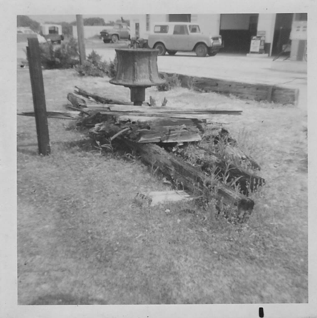 Photo of the Deering's windlass