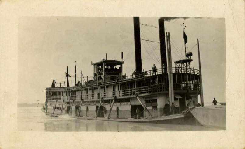steamboat near the egypt plantation
